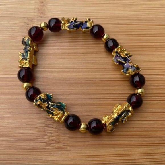 Garnet Wealth Pixiu Bracelet - Picture 7 of 7